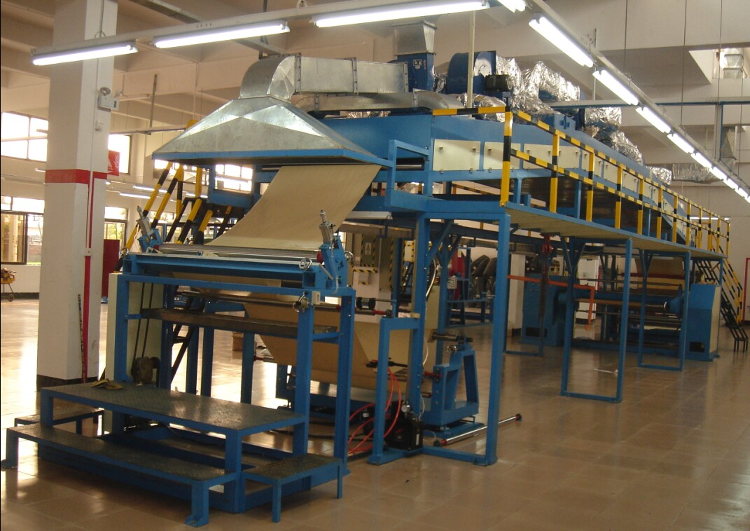 賜昌鞋廠現(xiàn)場不干膠自粘機、鞋材貼合機、強力膠貼合機、布料貼合機、泡綿貼合機、EVA貼合機